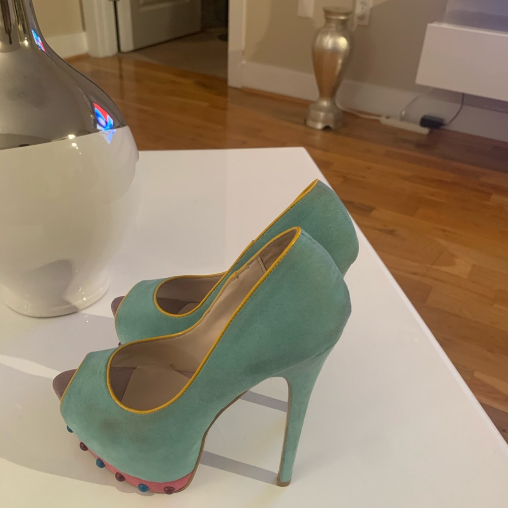 Cute Heels - Picture 3 of 4